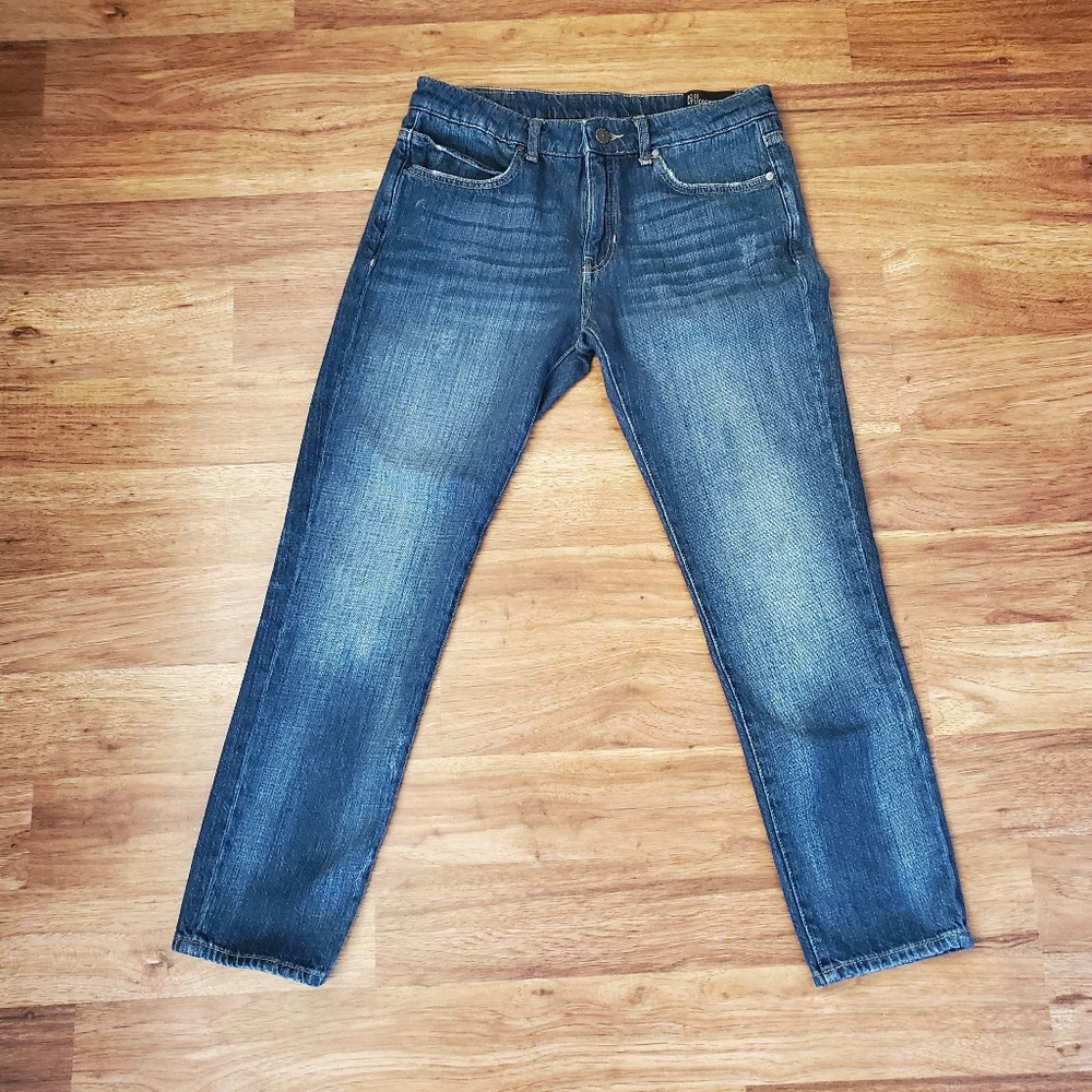10.11 Studios Size 25 Tapered Crop Jeans
